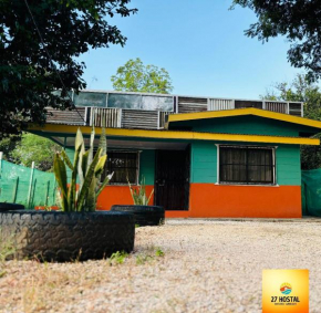 27 Hostal